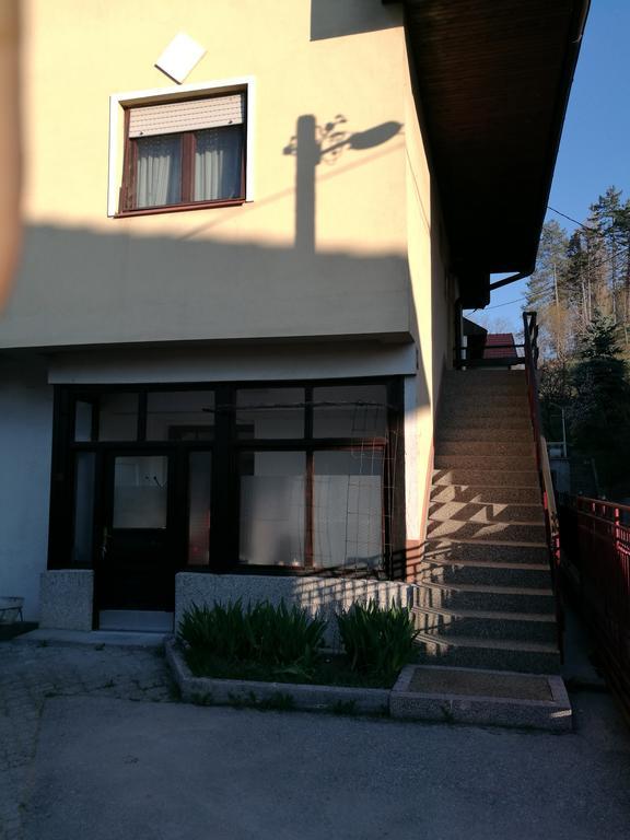 Ferienwohnung Central Tuzla Apt - Free Parking Exterior foto