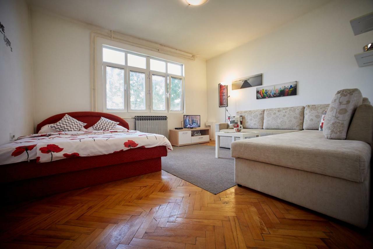 Ferienwohnung Central Tuzla Apt - Free Parking Exterior foto