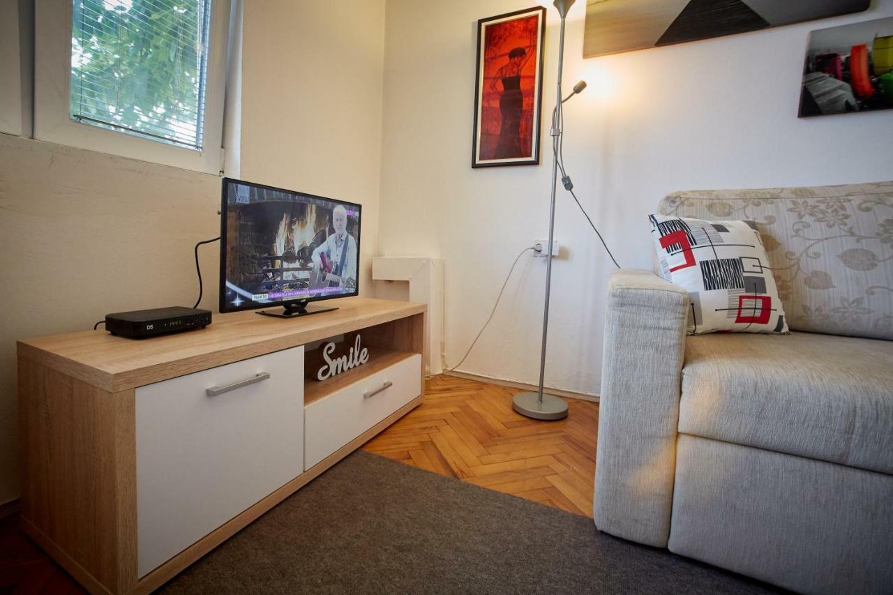Ferienwohnung Central Tuzla Apt - Free Parking Exterior foto